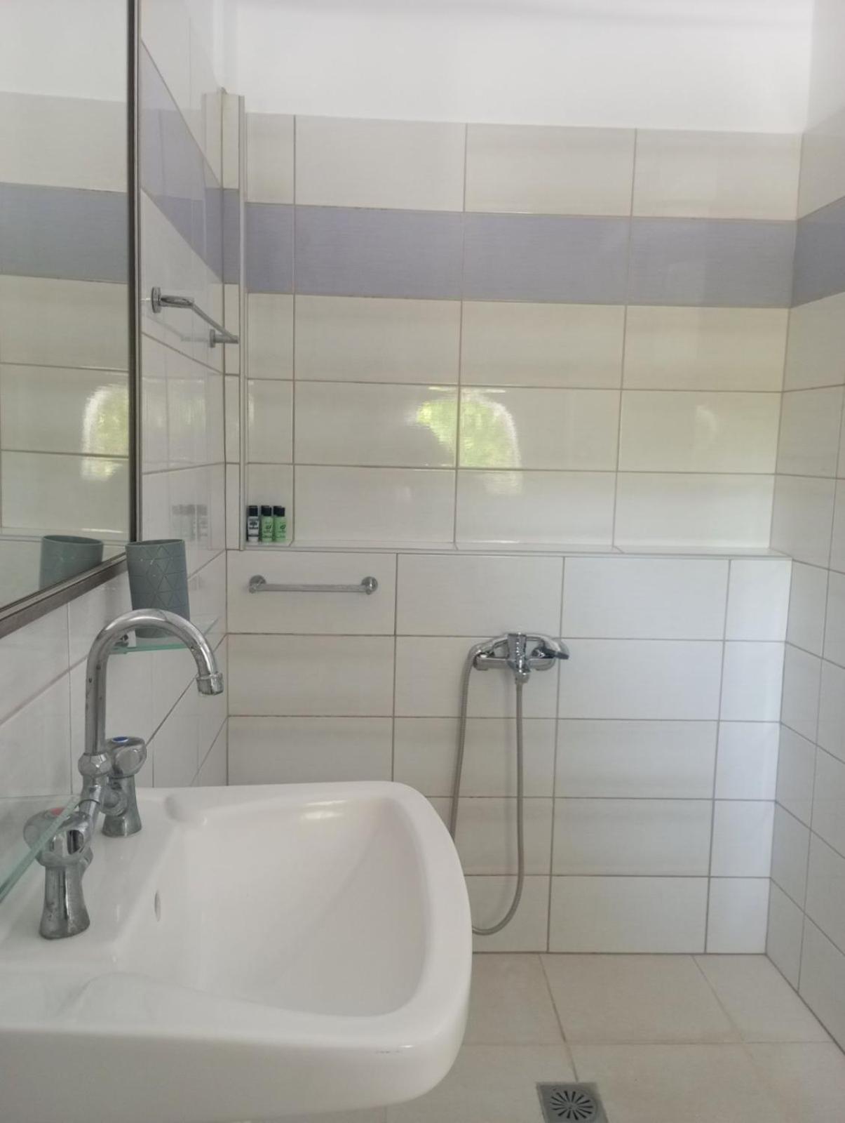 Babi'S Villa - Garden Apartment ลิคชูรี ภายนอก รูปภาพ